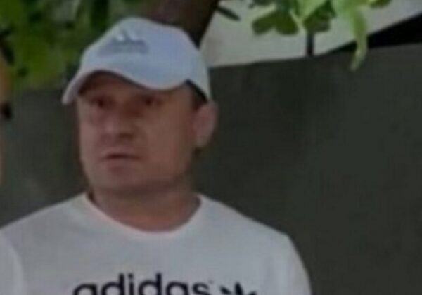В Одессе ищут мужчину, который избил подростка прямо посреди улицы В Одессе ищут мужчину, который избил подростка прямо посреди улицы