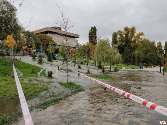 Волгоград затопило фекаліями: залило навіть напис «Росія»