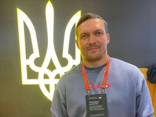 Усик пожертвував майже 14 мільйонів на відновлення зруйнованого росіянами села під Києвом