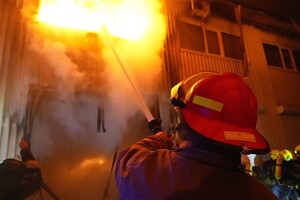 Пожар в торговых павильонах и смертельное ДТП: как прошли сутки у одесских спасателей