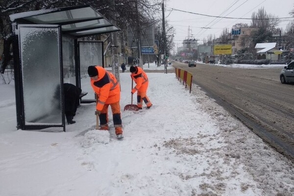 Гололед и санки: в Одессу пришла настоящая зима (фото)