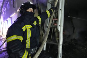 Пожар в торговых павильонах и смертельное ДТП: как прошли сутки у одесских спасателей