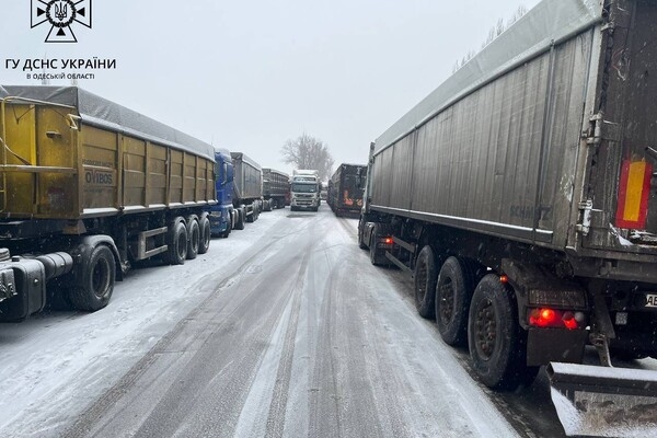 На трассе на автодороге Одесса-Рени сложная ситуация из-за непогоды