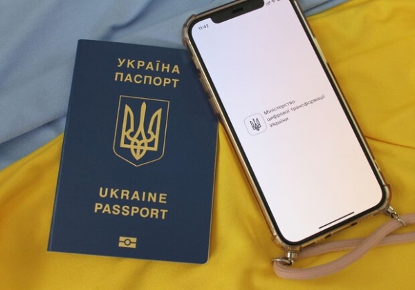 В Украине признали часть загранпаспортов и ID-карт недействительными: как проверить