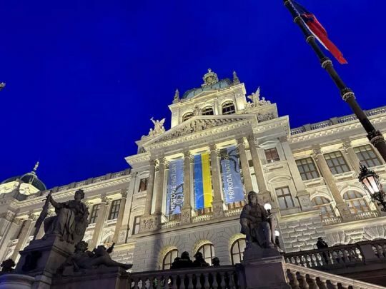 Намагалися розправитися з прапором України: на проросійській акції в Празі затримано майже два десятки людей