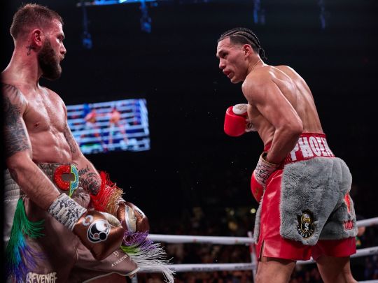 Непереможний Бенавідес у кривавому бою ексчемпіонів світу побив боксера, який пережив дві сімейні трагедії (відео)