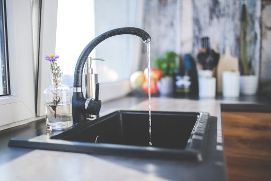 Тарифи на воду почнуть зростати з квітня і стануть різними для мешканців обласних центрів: скільки доведеться платити