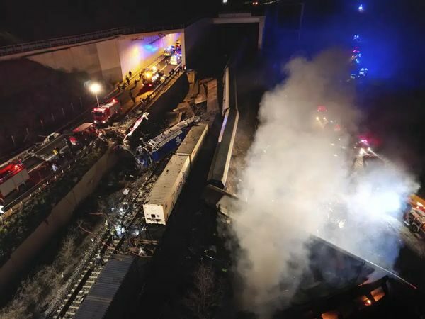 Жахлива залізнична катастрофа у Греції: зіткнулися два потяги, відомо про 32 загиблих