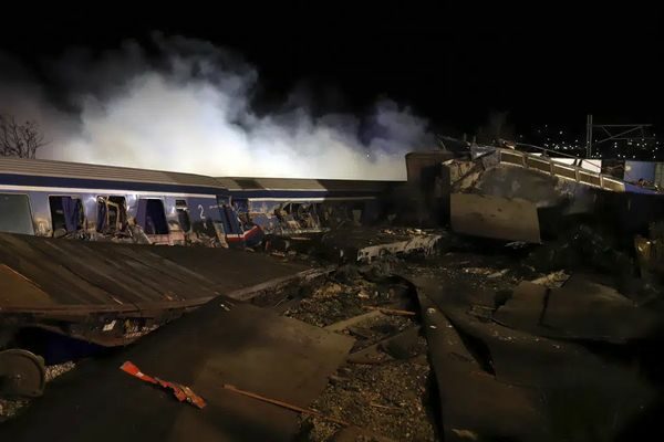 Жахлива залізнична катастрофа у Греції: зіткнулися два потяги, відомо про 32 загиблих