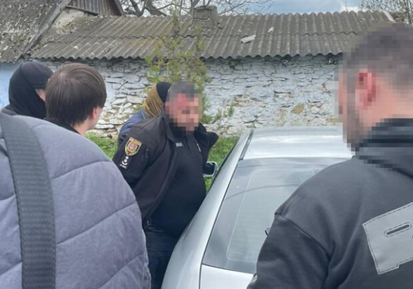 В Одесской области полицейский попался на взятке и пытался сбежать