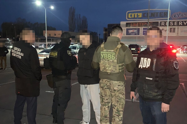 В Одесской области разоблачили правоохранителя, который сбывал оружие криминалитету