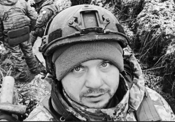 На Таирова появилось граффити в честь погибшего защитника Сергея Федика