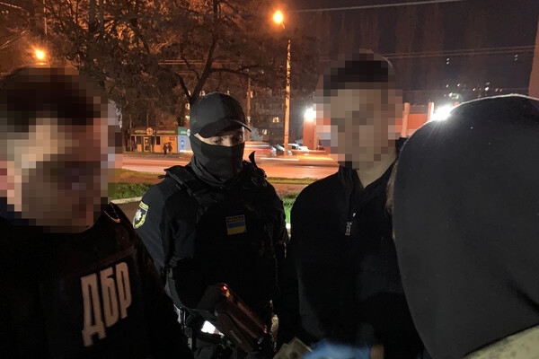 В Одесской области разоблачили правоохранителя, который сбывал оружие криминалитету