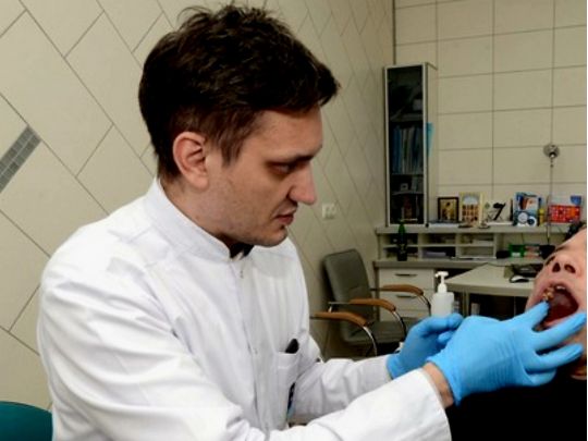 Якщо через застарілий карієс зуб не вдалося врятувати, вихід є: порада експерта