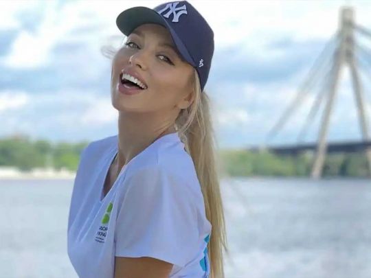 Не за методом Луценка чи Боржемської: Оля Полякова показала, як «качає» попу у бікіні