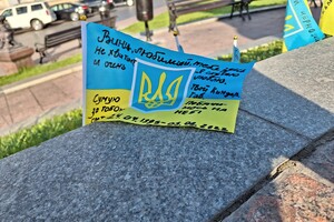 На Екатерининской площади в Одессе создали народный мемориал из флагов Украины 