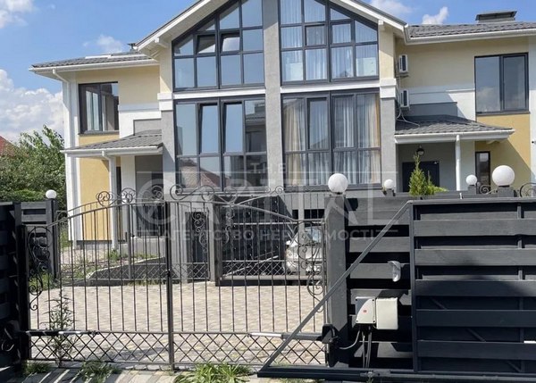 Даша Квіткова та Нікіта Добринін продають свій заміський будинок