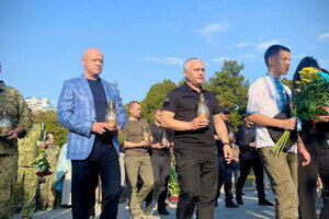 В День защитников и защитниц Украины в Одессе почтили память погибших Героев В День защитников и защитниц Украины в Одессе почтили память погибших Героев