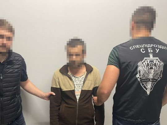Допомагав мінувати дороги та здавав окупантам патріотів: на Харківщині впіймали рецидивіста, який служив росіянам