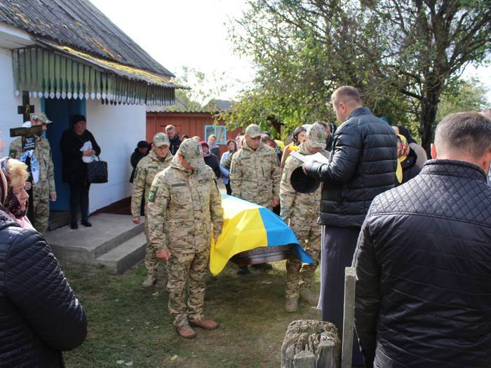 Шукали більше року: щемлива історія про батька 3 дітей, життя якого забрала війна