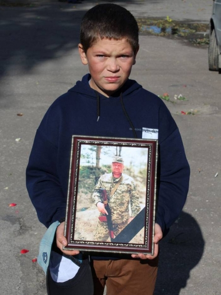 Шукали більше року: щемлива історія про батька 3 дітей, життя якого забрала війна