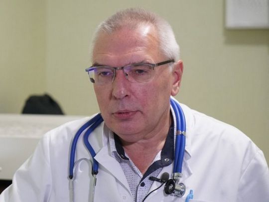 «Сказав, що вже нічого не боїться»: лікар з Харкова, який втратив житло через росію, приїхав працювати у не до кінця розміноване село