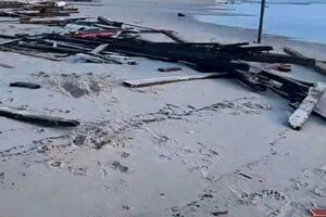 Ночной шторм в Одессе "разбомбил" побережье (видео)