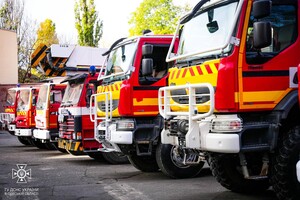 Одесским пожарным передали восемь пожарных авто