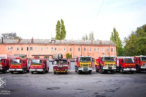 Одесским пожарным передали восемь пожарных авто