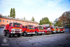 Одесским пожарным передали восемь пожарных авто
