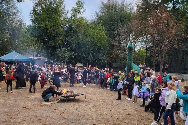 Тыквофест в зоопарке и шабаш в центре: как одесситы отметили Хэллоуин 