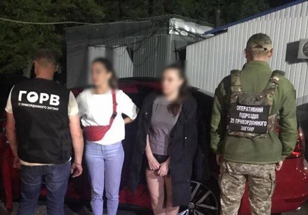Одессит и две женщины перепавляли военнообязанных за границу