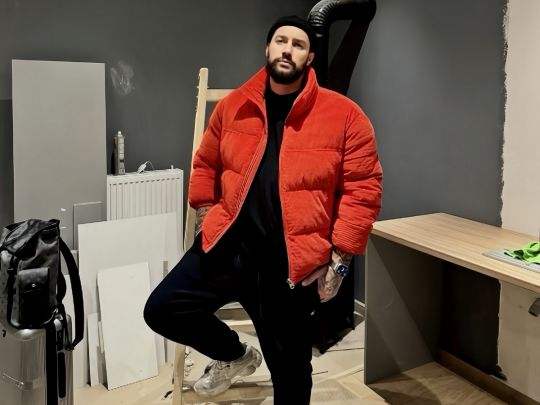 «Досить веселитися, їдь в Авдіївку»: українці розгнівані на співака, який ховається від війни за кордоном