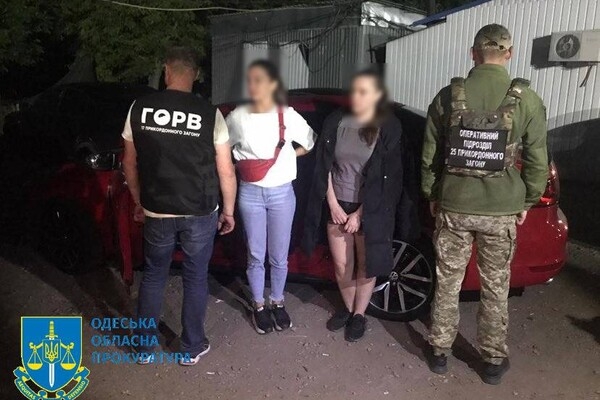 Одессит и две женщины перепавляли военнообязанных за границу