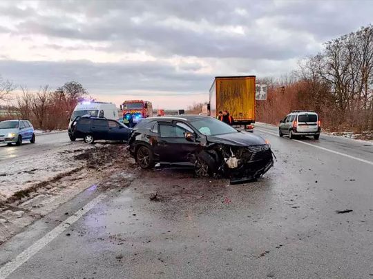Масштабна ДТП під Дніпром: постраждали шестеро людей