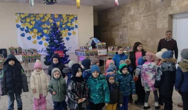 Тепло Новогодних праздников: волонтеры фонда Сергея Цюпко дарят радость детям Киевщины