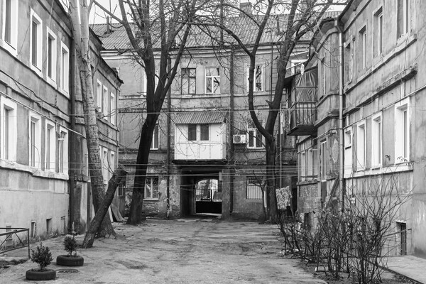 В доме на Картамышевской, в который попала российская ракета, жила известная пианистка 