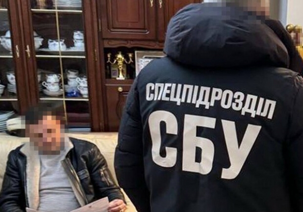 За 3,5 тысяч долларов: судья в Одесской области помогал уклонистам выезжать за границу