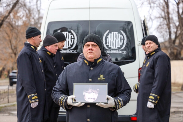 "Одесский джентльмен": у киностудии простились с известным актером Евгением Хаитом  