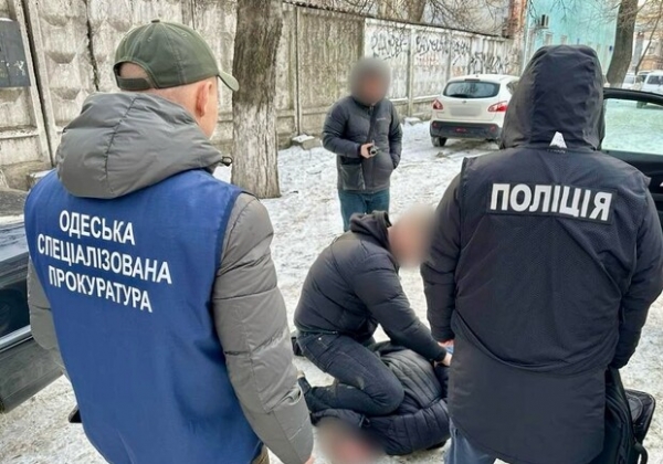 В Одессе предприниматель требовал взятку за оформление инвалидности онкобольной матери военного