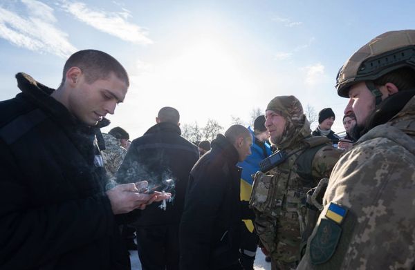 Наші — вдома: Україна повернула з полону 207 захисників