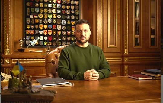 «Знадобилися потужні символічні «милиці»: психолог про невпевненість Зеленського у новорічному виступі