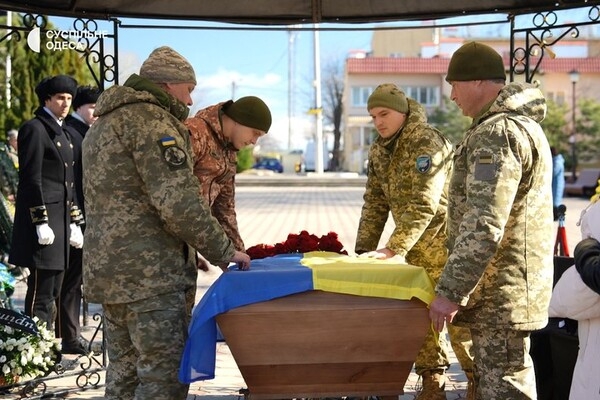 В Одесской области простились с военным, семья которого погибла от удара РФ по ЖК "Тирас"