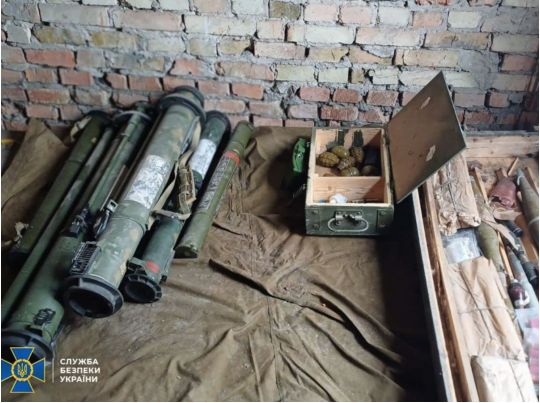 Гранатомети та вибухівка: СБУ виявила 3 схрони зі зброєю, один з яких поблизу Києва