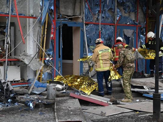 У російському Бєлгороді заявили про «приліт» по ТЦ та жертви (фото, відео)