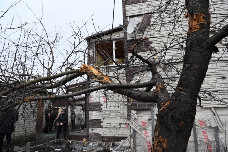У російському Бєлгороді заявили про «приліт» по ТЦ та жертви (фото, відео)