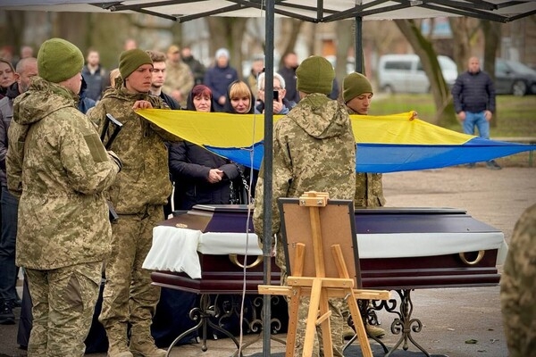 В Одессе провели в последний путь бывшего первого заместителя мэра Сергея Тетюхина, который погиб от российскй ракеты