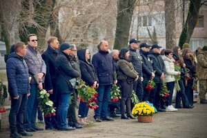 В Одессе провели в последний путь бывшего первого заместителя мэра Сергея Тетюхина, который погиб от российскй ракеты