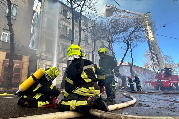 На Канатной в Одессе вспыхнул пожар в доме: погиб спасатель
