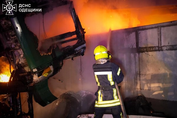 Масштабный пожар на СТО в Одессе: стала известна причина